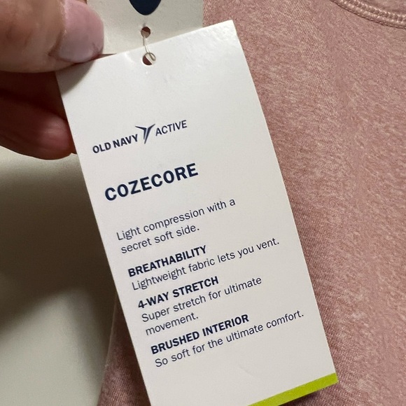 Old Navy Go Dry high rise legging - Picture 4 of 4